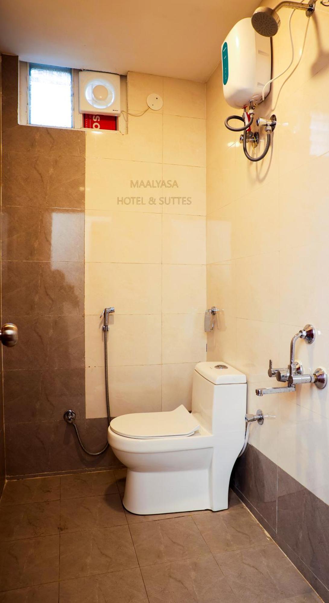 Maalyasa Hotel And Suites Haïdarabad Extérieur photo