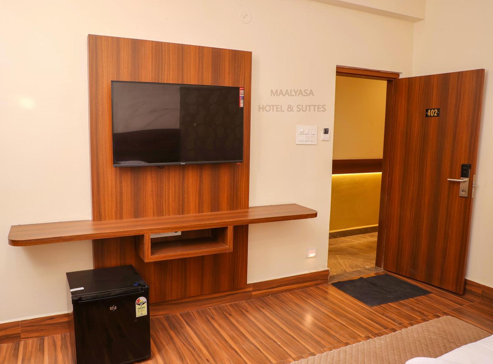 Maalyasa Hotel And Suites Haïdarabad Extérieur photo